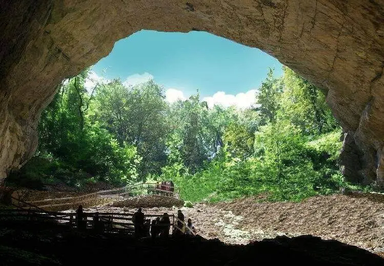 Grottes du Cerdon et ateliers préhistoriques
