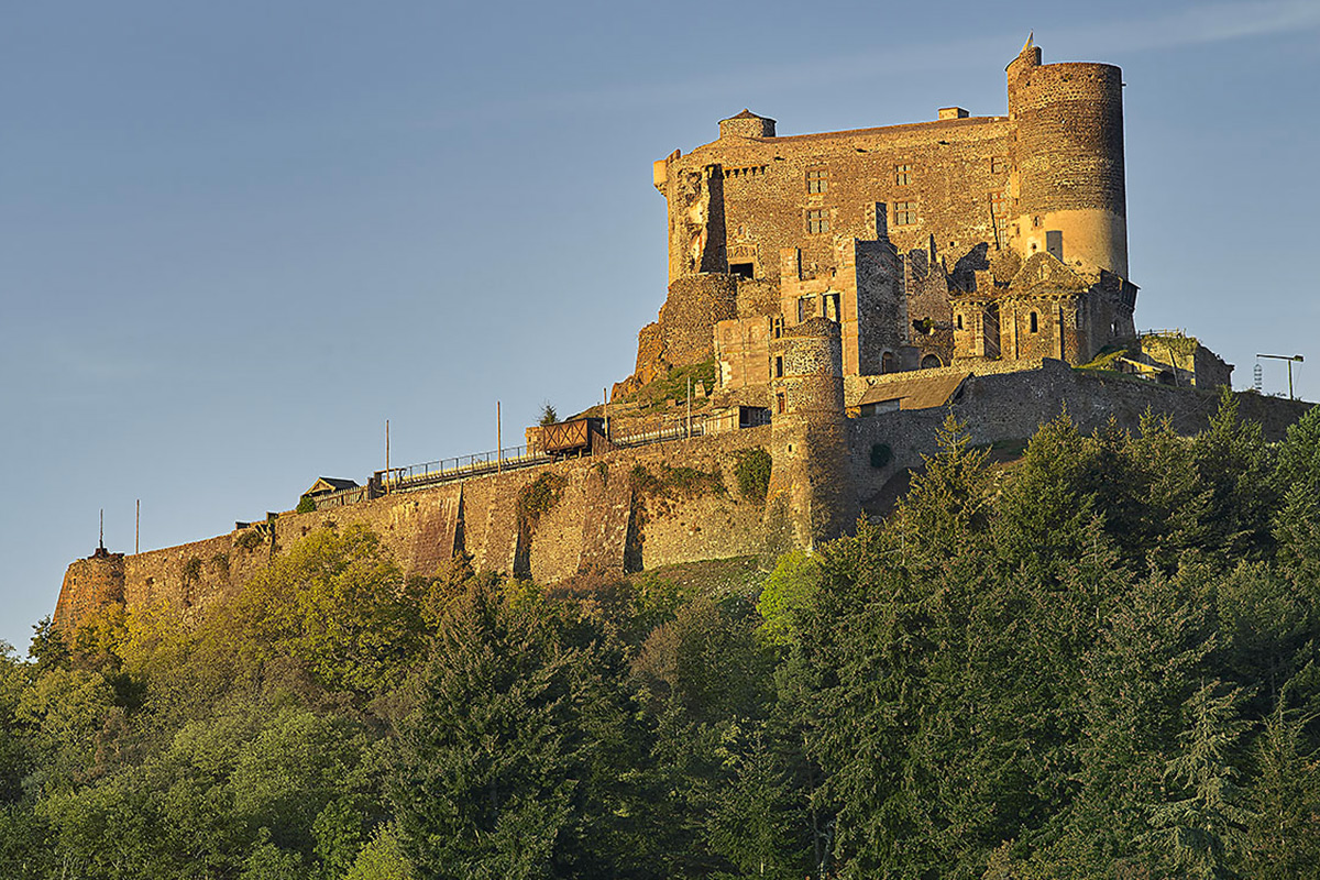Découvrir le château médiéval de Murol